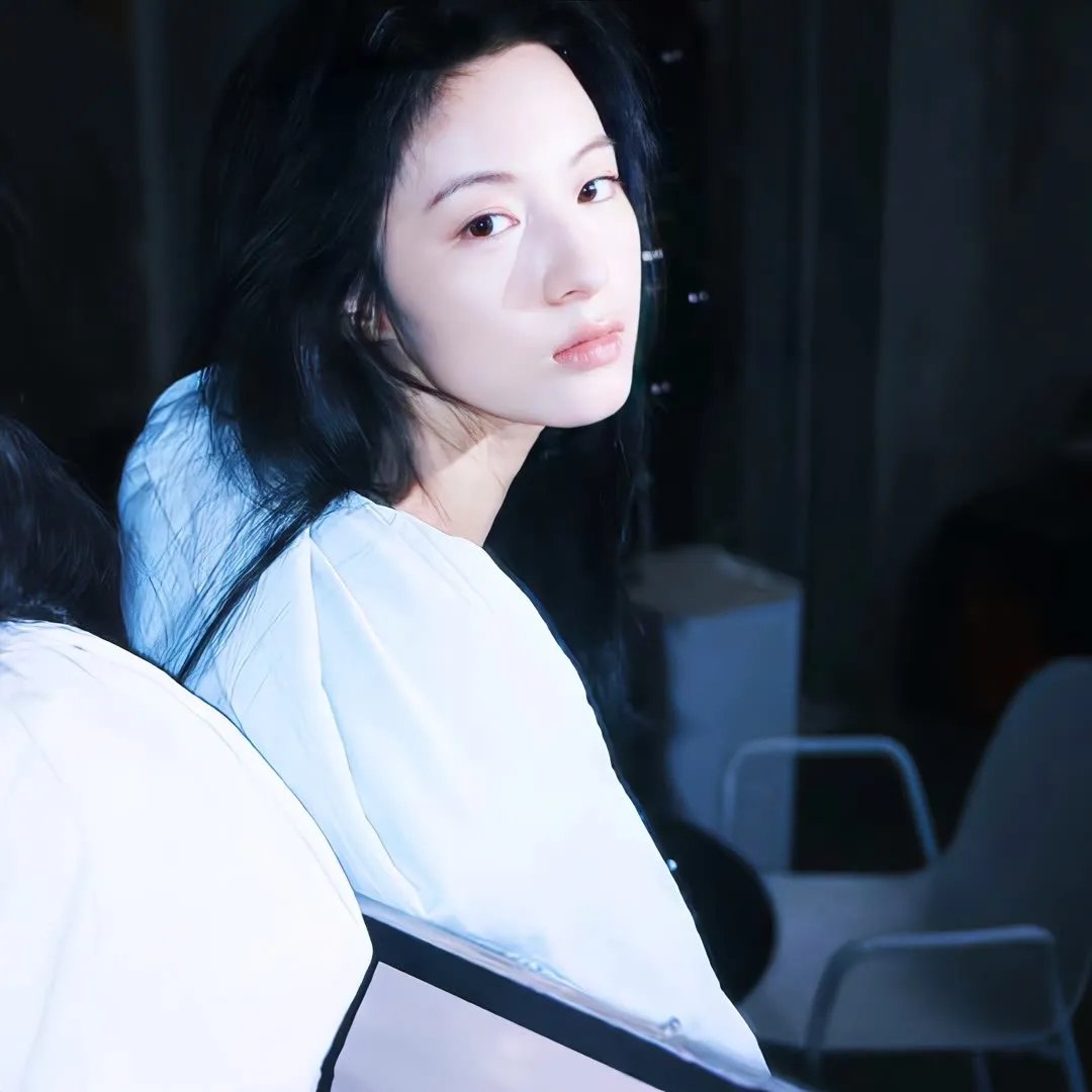 谜一样的双眼
